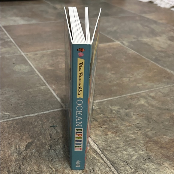 Mrs. Peanuckle’s Ocean Alphabet – Like New / Gently Used - Picture 4 of 5